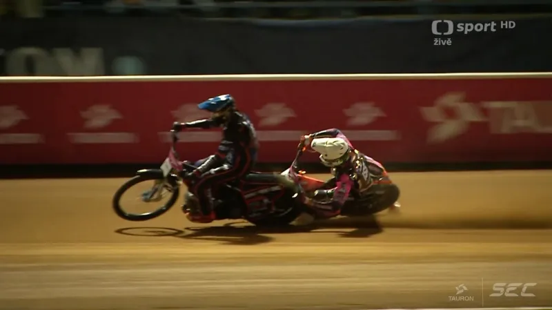 Srážka Mikkela Michelsena s Dimitrim Bergem