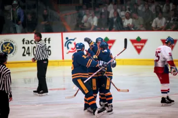 SP 1996: Zklamaný Ručinský (vpravo) vedle radujících se Švédů