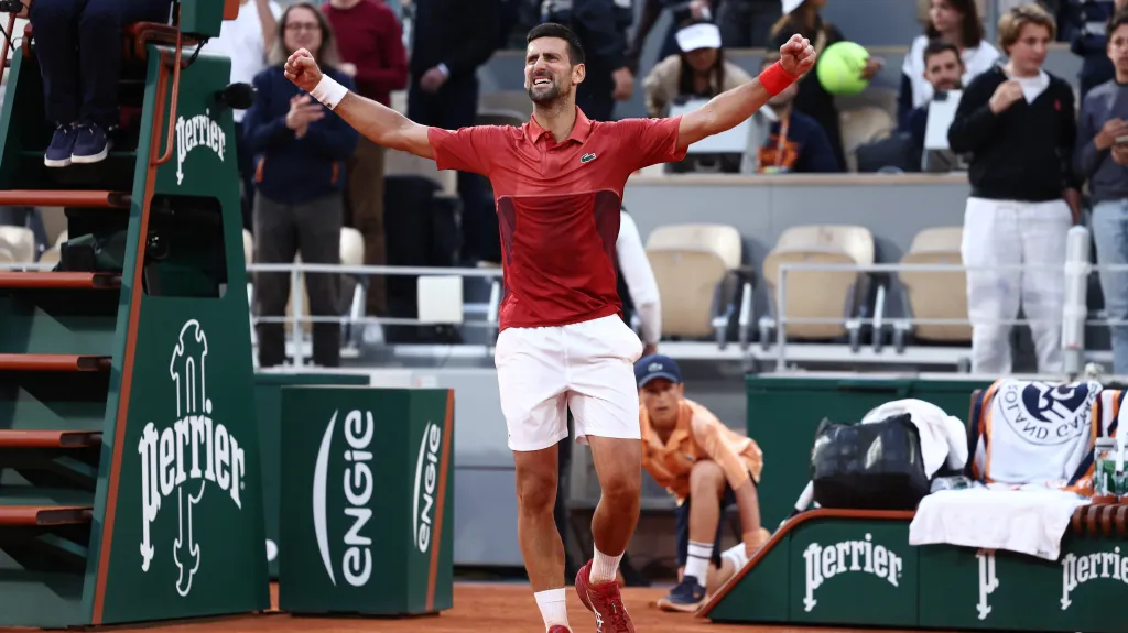 Novak Djokovič se raduje z postupu do čtvrtfinále Roland Garros