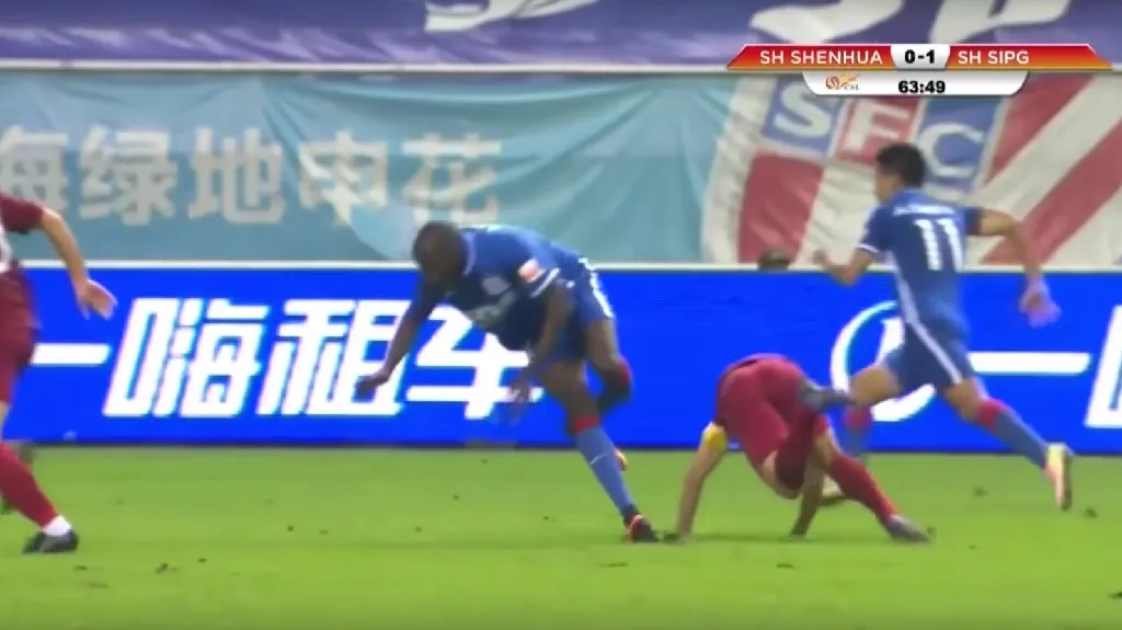 Ošklivé zranění Demby Ba