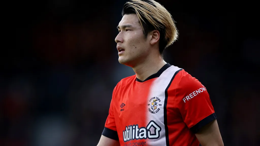 Daiki Hašioka v dresu Lutonu