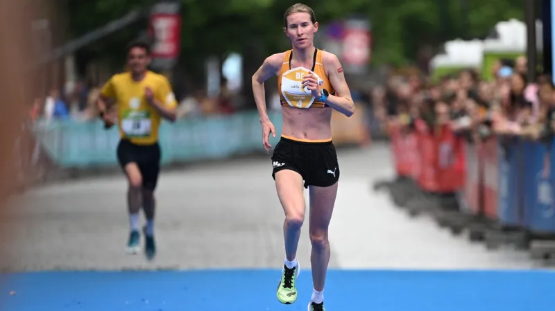 Moira Stewartová na Pražském maratonu