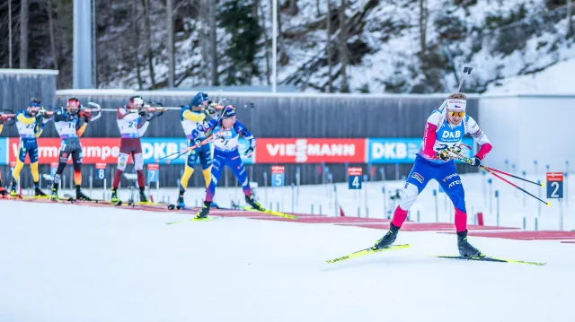 Sestřih závodu s hromadným startem mužů v Ruhpoldingu