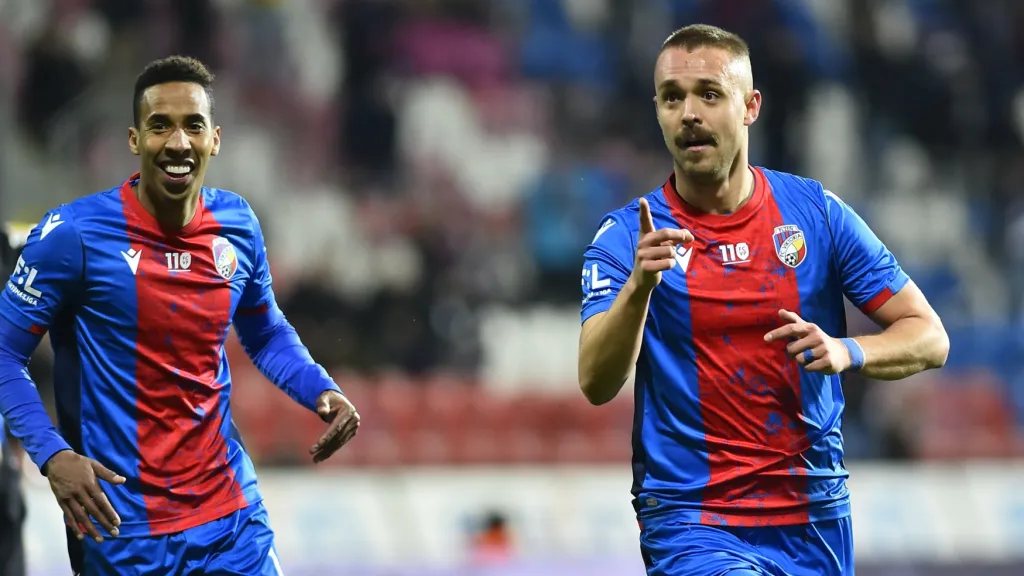 Radující se Luděk Pernica