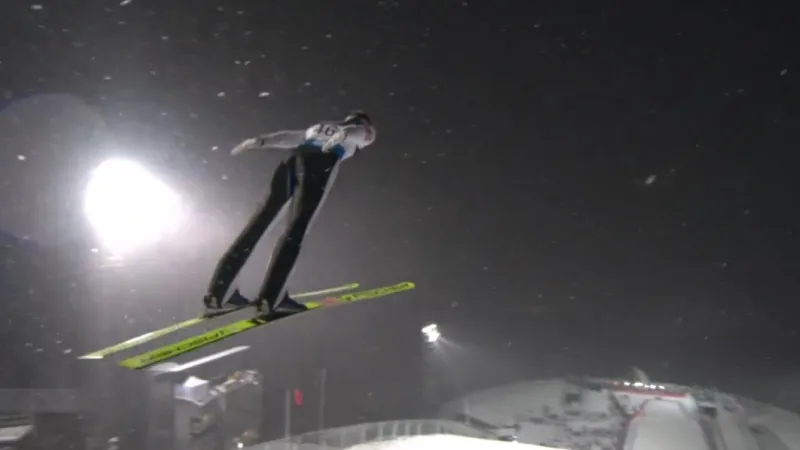 Vyvrcholení nedělního závodu skokanů na lyžích v Lillehammeru