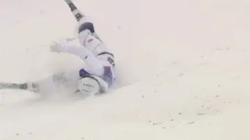 Nebezpečné pády v semifinále paralelní jízdy v boulích