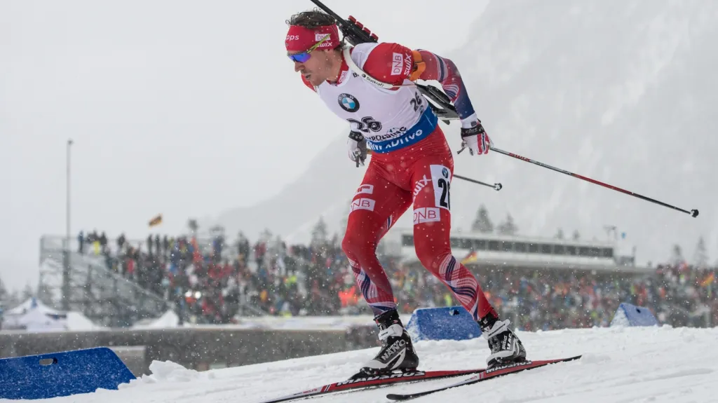 Finišmen norské štafety Emil Hegle Svendsen