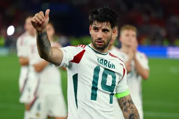 Maďar Dominik Szoboszlai v dresu zraněného spoluhráče Barnabáse Vargy