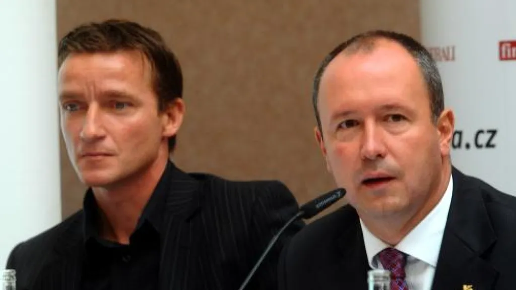 Fotbalista Vladimír Šmicer a Petr Kopecký z Generali