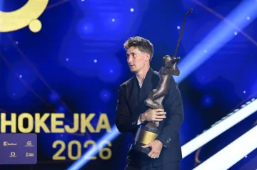 Martin Nečas se Zlatou hokejkou
