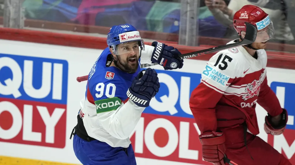 Tomáš Tatar se raduje z gólu Slovenska v síti Dánska
