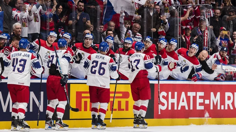 Čeští hokejisté se radují z gólu