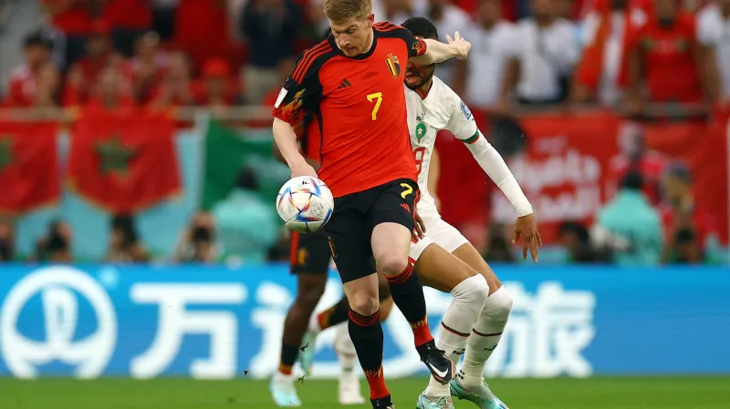 Belgičan Kevin De Bruyne v akci v utkání s Marokem