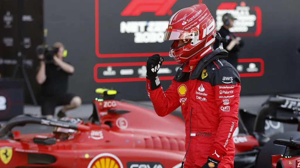 Charles Leclerc slaví v kvalifikaci F1 v Mexiku