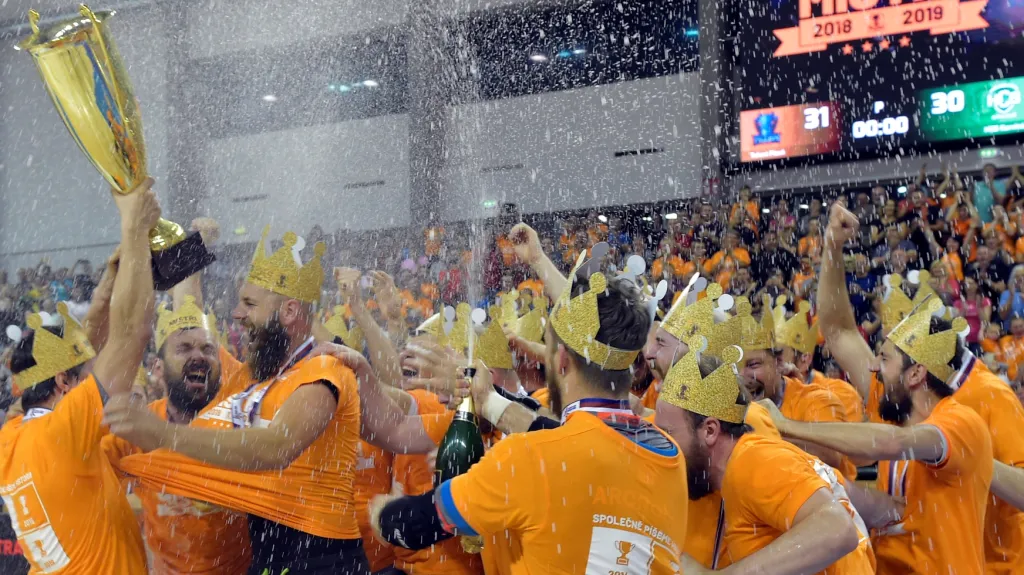 Házenkáři Plzně se radují ze zisku extraligového titulu