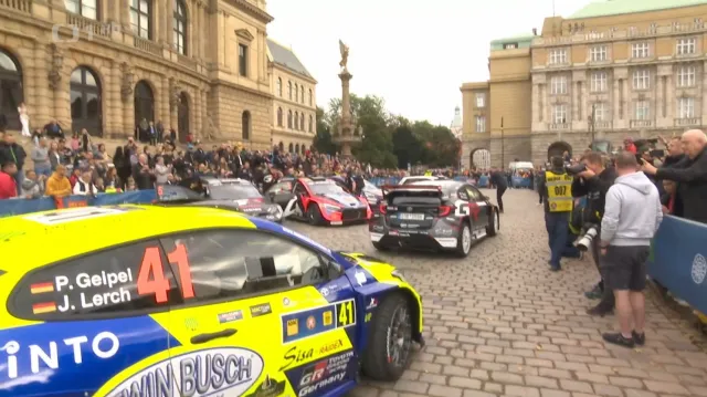 Rallyeové speciály před Středoevropskou rallye jely Prahou