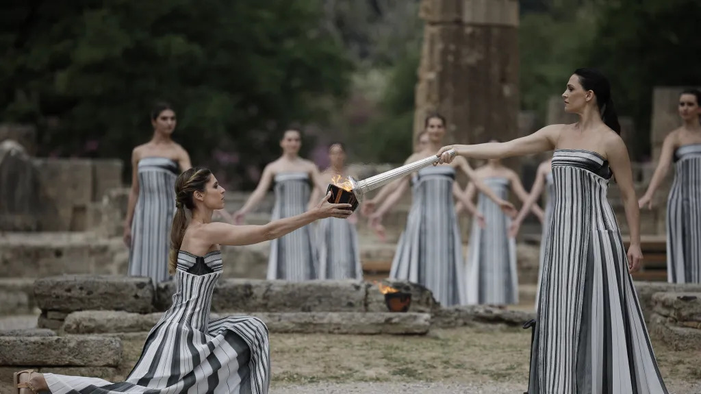 V řecké Olympii byl zažehnut oheň pro olympijské hry