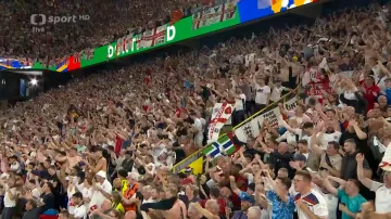 Fotbalová horečka v Anglii, hráčům gratuloval i král Karel III.