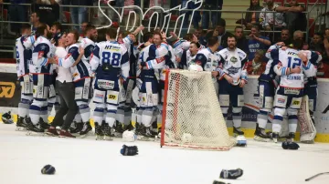 Hokejisté Brna se radují ze zisku titulu