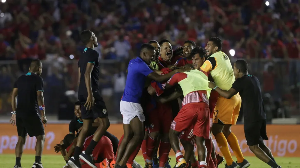 Fotbalisté Panamy se radují z historického postupu na MS