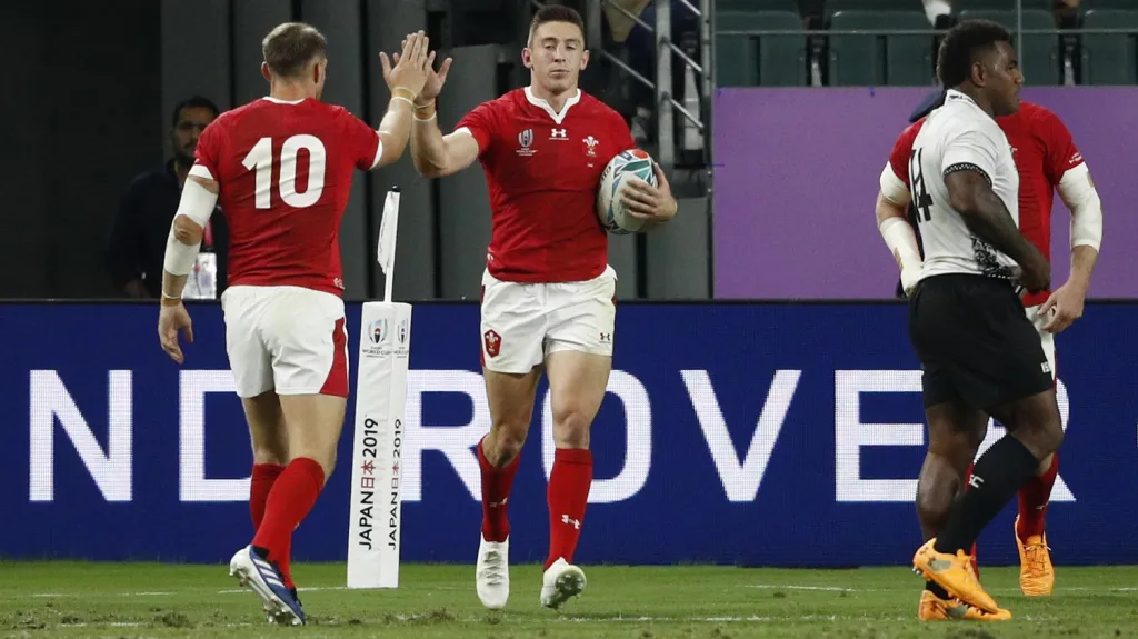 Josh Adams se raduje z pětky