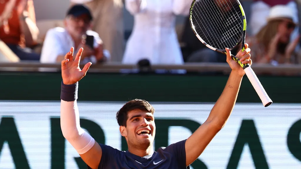 Radující se Alcaraz po postupu do finále French Open