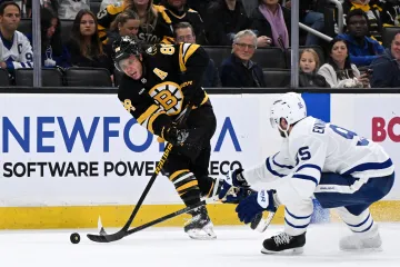 David Pastrňák v utkání s Torontem