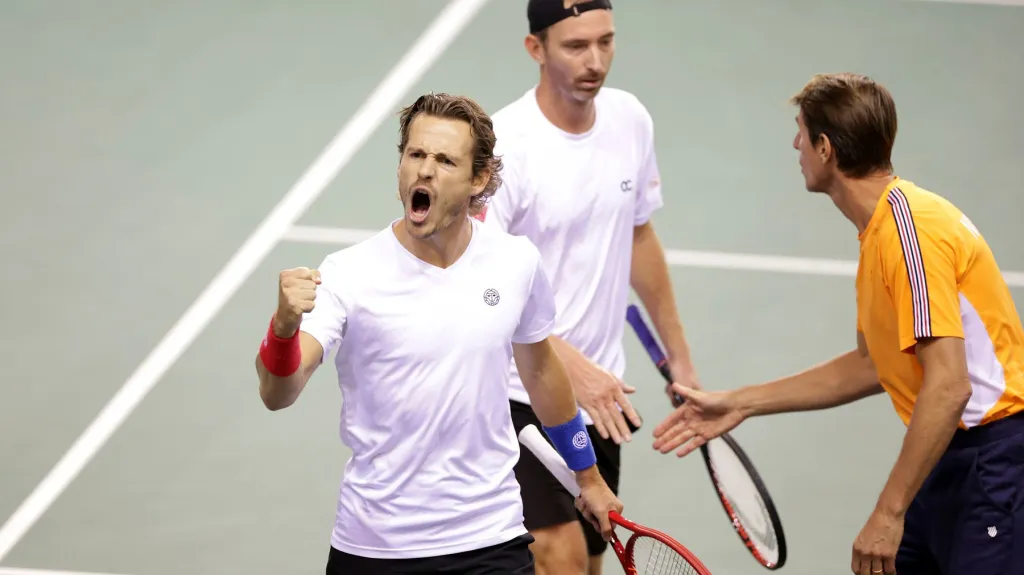 Wesley Koolhof a Matwe Middelkoop se radují z výhry