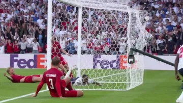 Gól v utkání Anglie - Dánsko: Kjaer vl. - 1:1 (39. min.)