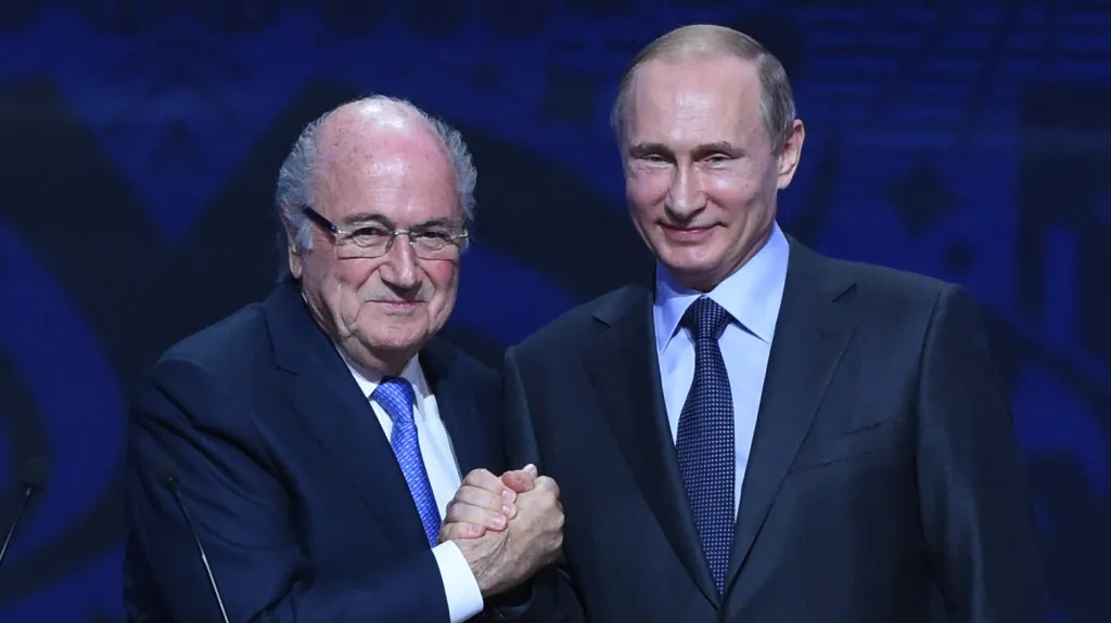 Šéf FIFA Sepp Blatter a ruský prezident Vladimir Putin