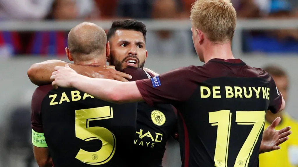 Slavící fotbalisté Manchesteru City