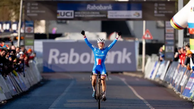 Sestřih závěru závodu juniorek se zlatou Bukovskou