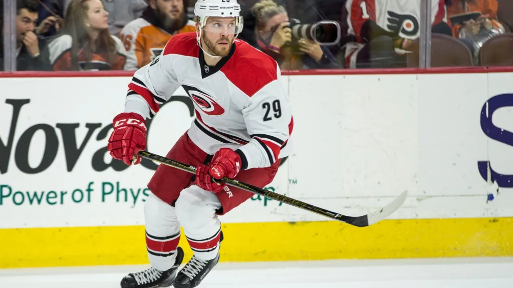 Bryan Bickell v dresu Caroliny