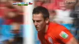 Šance v utkání Nizozemsko - Chile: De Vrijova hlavička byla nepřesná (35. min.)