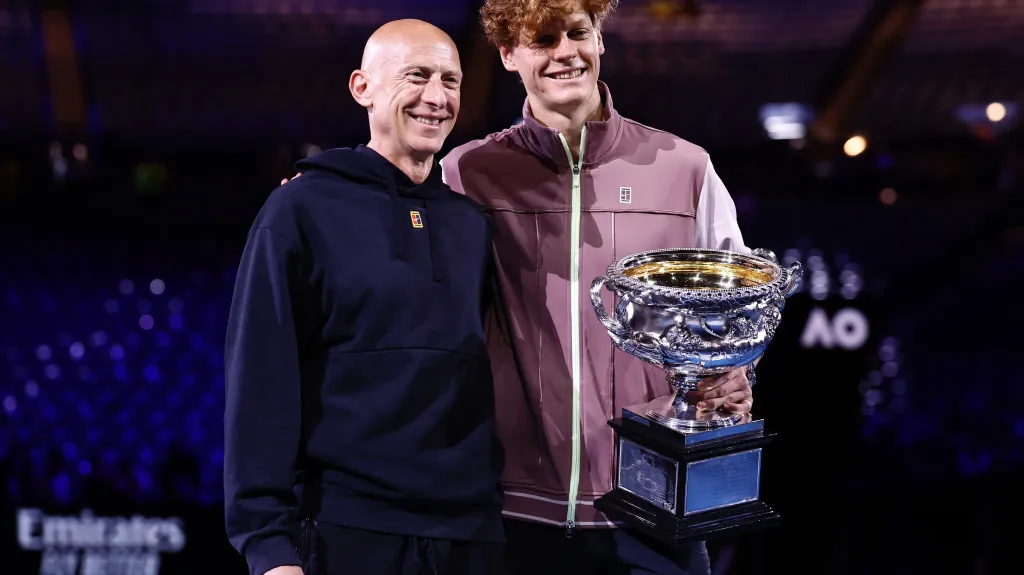 Jannik Sinner s kondičním koučem Umberto Ferrarou