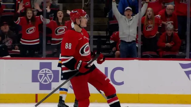 Nečas skóroval dvakrát proti St. Louis a už má 30 bodů