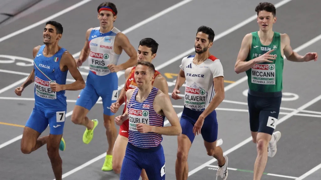 Jan Friš (druhý zleva)