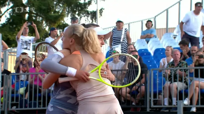 Krejčíková se Siniakovou český souboj na úvod Prague Open zvládly