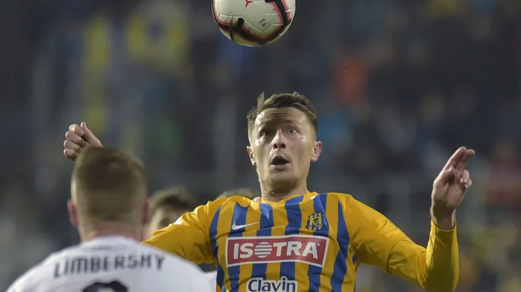 Obránce Dominik Simerský