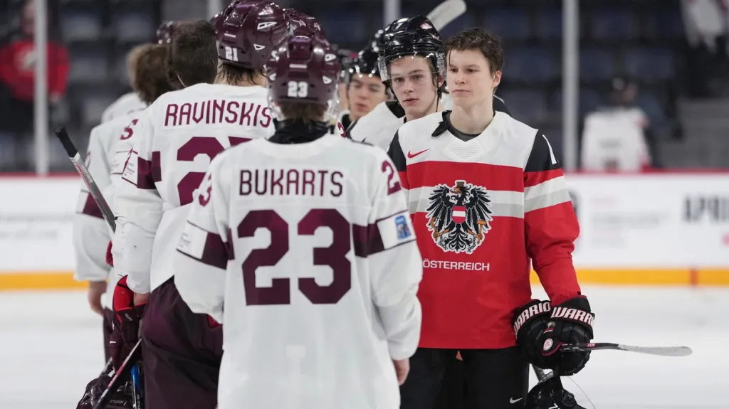 Smutní rakouští junioři po utkání s Lotyši