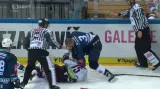Moment utkání: Zákrok Michala Houdka na Marka Kvapila a bitka s Janem Piskáčkem