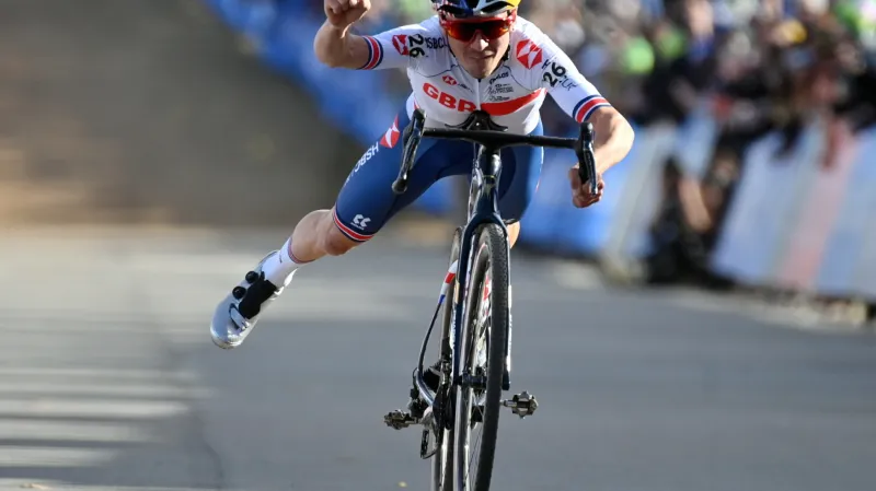 Pidcock se stal prvním britským mistrem světa v cyklokrosu, Boroš dojel 16.