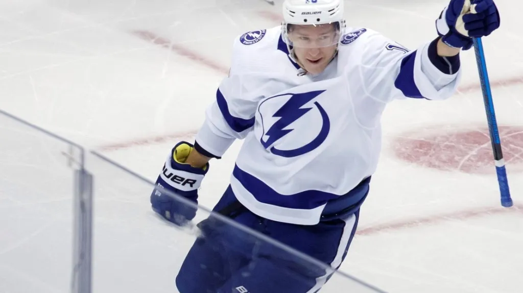 Ondřej Palát se raduje z gólu v play-off NHL