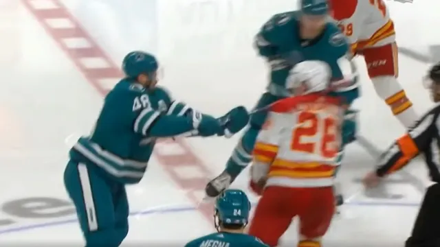 Zákrok Tomáše Hertla na Eliase Lindholma