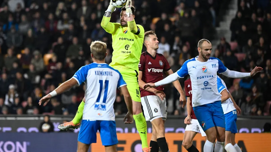 Jan Laštůvka v utkání se Spartou