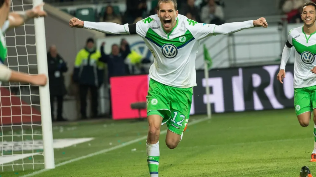 Slavící Bas Dost z Wolfsburgu