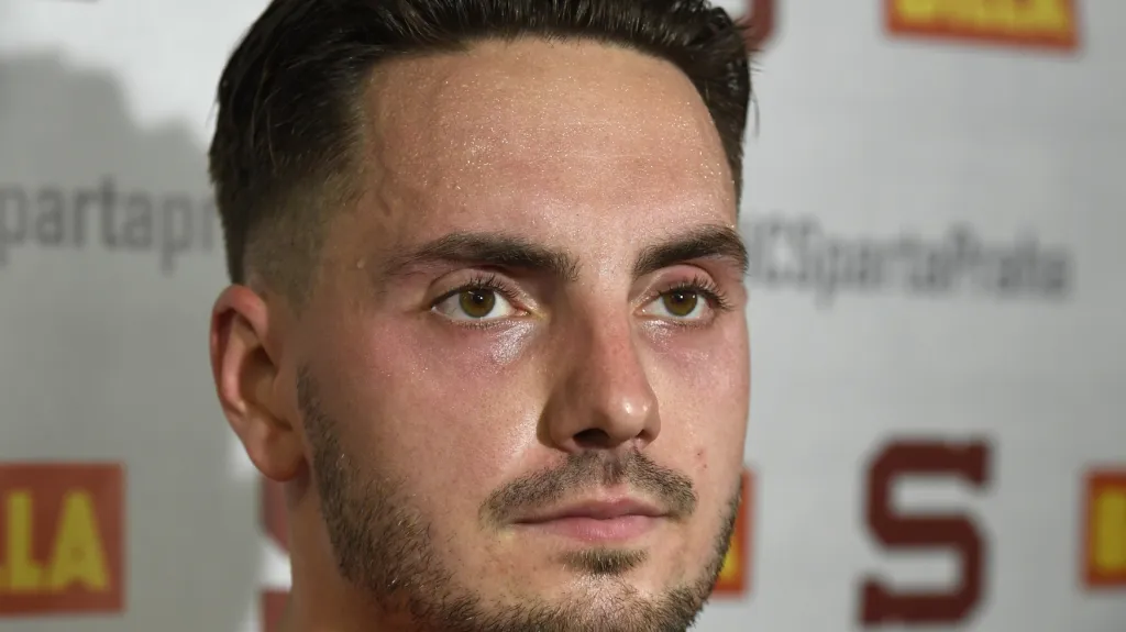 Brankář Sparty Matěj Machovský