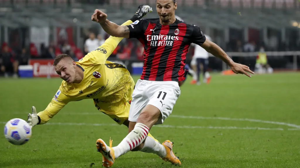 Zlatan Ibrahimovič skóruje proti Boloni