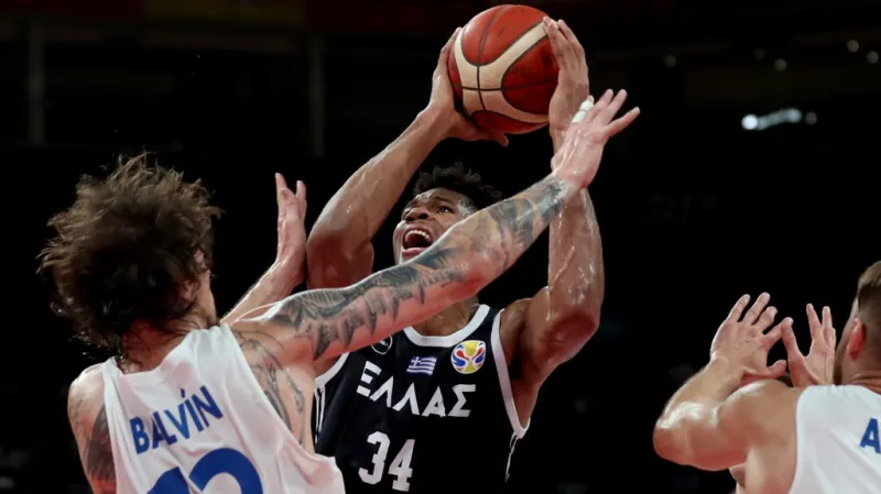 Balvín v souboji s Antetokounmpem