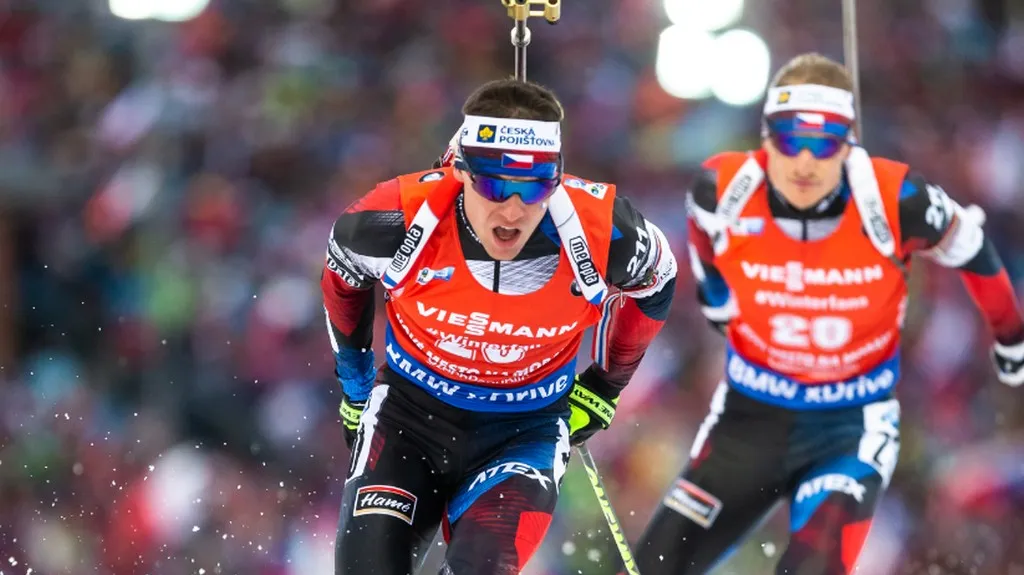 Michal Krčmář ve stíhačce, v závěsu Ondřej Moravec